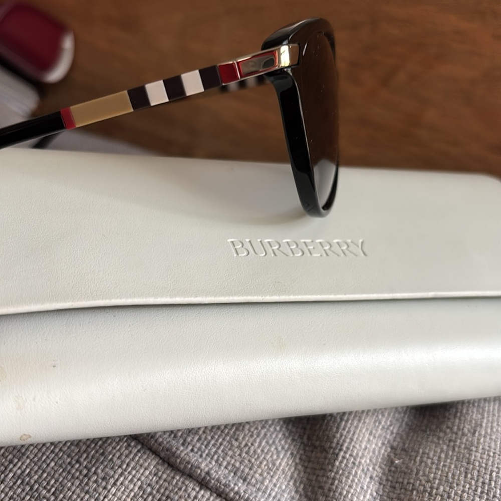 Burberry Black Cat-Eye Sunglasses with Gradient Lenses - Picture 2 of 4